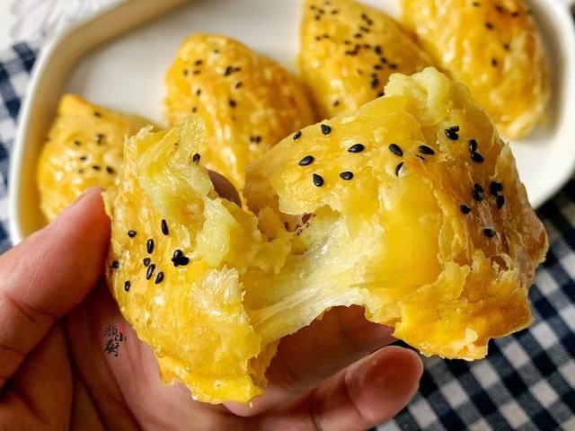 蛋挞皮|榴莲酥简单做法，几个蛋挞皮，一块榴莲，儿子说比买的还好吃