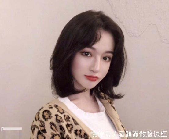 蓬松感|发型 “尴尬期”这么过,蓬松感是关键,4款发型让你安全度过