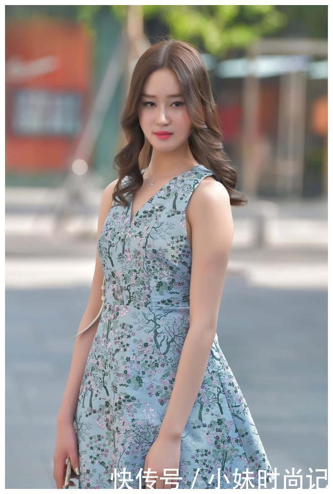  时尚|时尚穿搭: 美女你搭配太好, 她都不敢和你一起照相了