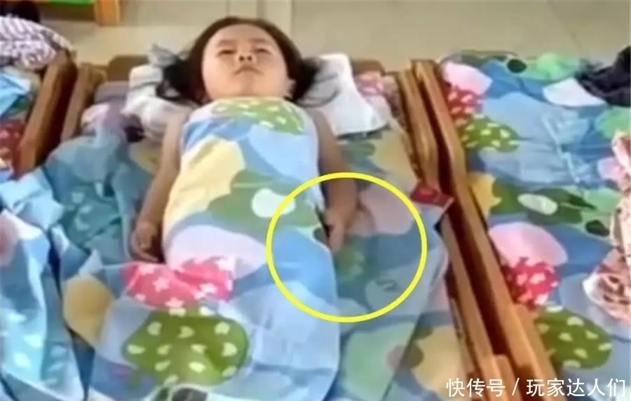 宝宝|女儿在幼儿园午睡,老师发来了视频,妈妈打开手机一看瞬间精神了