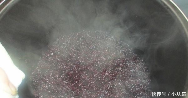 不管有钱没钱，女人要隔三差五吃“天然玻尿酸”，皮肤水嫩显年轻