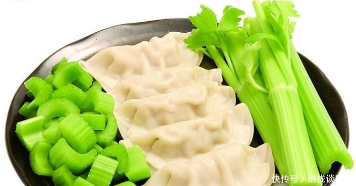 脆嫩|芹菜包饺子,先焯水还是直接包?都错了,这么做才翠绿脆嫩不出水