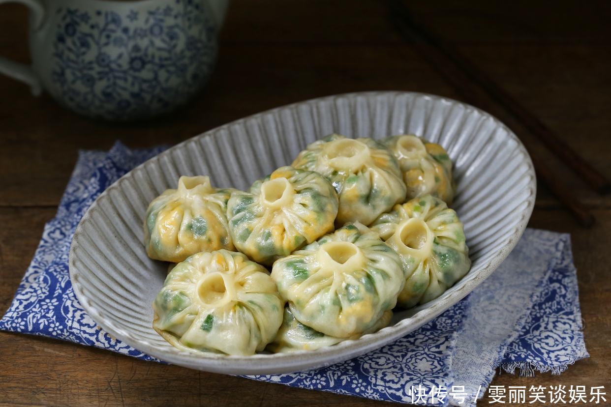 想吃包子又不爱揉面,教你一招,半小时就出锅,皮薄如纸倍儿鲜美