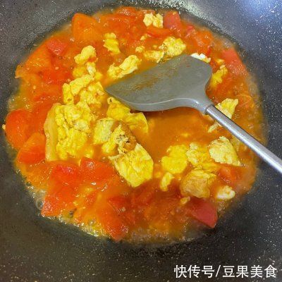 西红柿炒鸡蛋|这样的#夏日开胃餐#西红柿炒鸡蛋你吃过吗？
