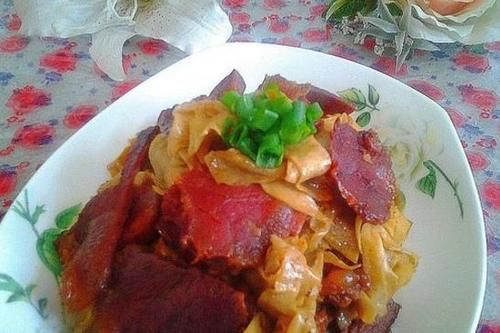 牛肉别再炖土豆了，牛肉换个吃法更香更下饭，春节待客都抢着吃