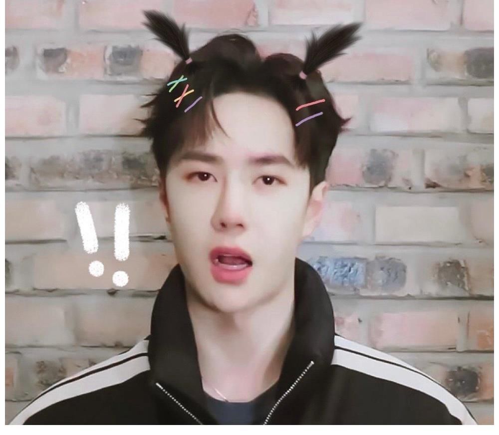 王一博与自家粉丝，双向奔赴的爱，豹晚有笑有泪好感动！