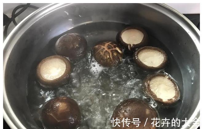 色拉汁|孩子最爱吃这蛋,不煎不炸超简单,两口一个,好吃停不下