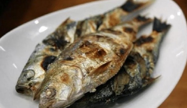  油炸|这种鱼在日本价格昂贵并且罕见，在中国却常见，国人直接油炸！