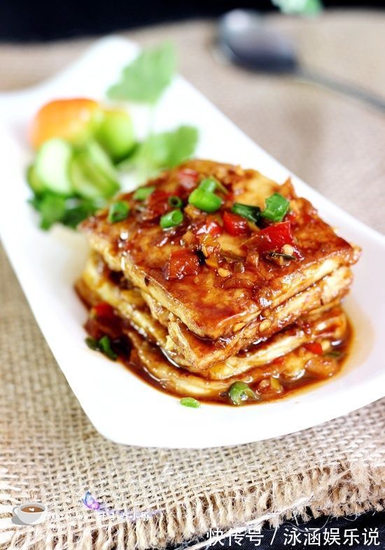 豆腐又一种好吃爆的做法！又香又快，还没出锅都想抓几块吃