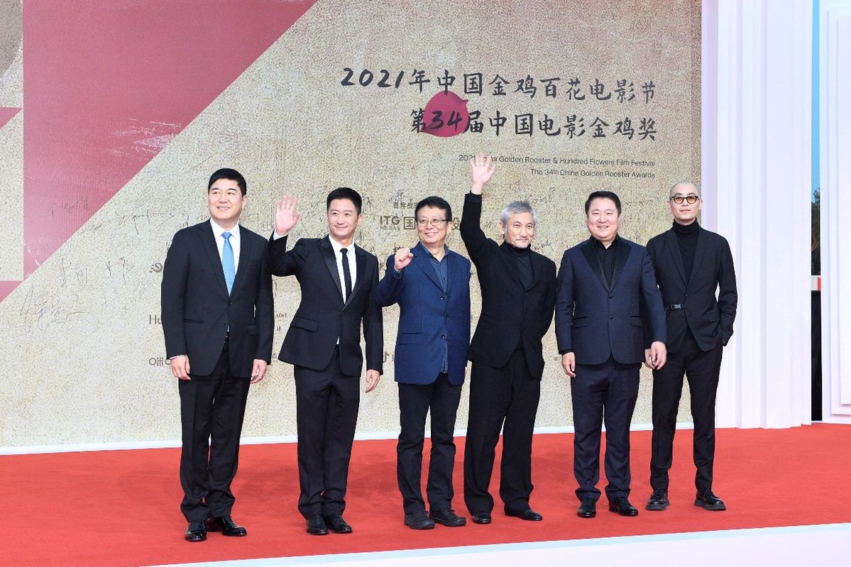 星光閃耀 照亮鷺島！ 明星大咖紛紛登場(chǎng)第34屆中國(guó)金雞百花電影節(jié)閉幕紅毯