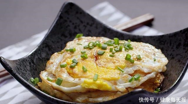 人他们|在家煎荷包蛋时,用凉油还是热油很多人多用错了油,难怪会粘锅