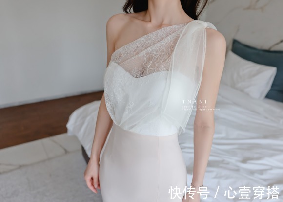 搭配|女神孙允珠高清时尚搭配:爱丁堡纯夏仙女琉璃玫瑰洋裙