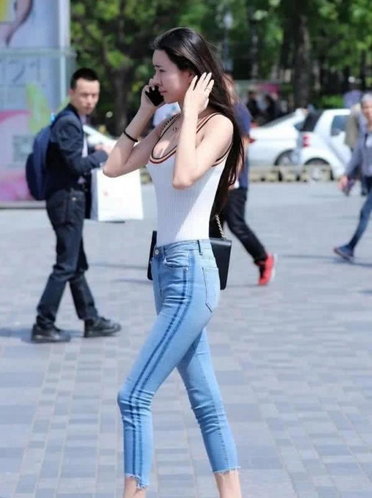 成熟|街拍短裙美女，成熟美丽大方，好天气