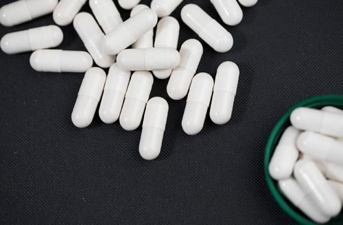 服用降压药|总说血压高，医生忠告：只要没超过标准值就不算高，不用担心