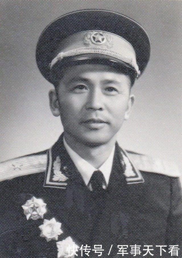 志愿军|朝鲜战场上，一位土耳其战俘，为何亲吻志愿军师长的手？