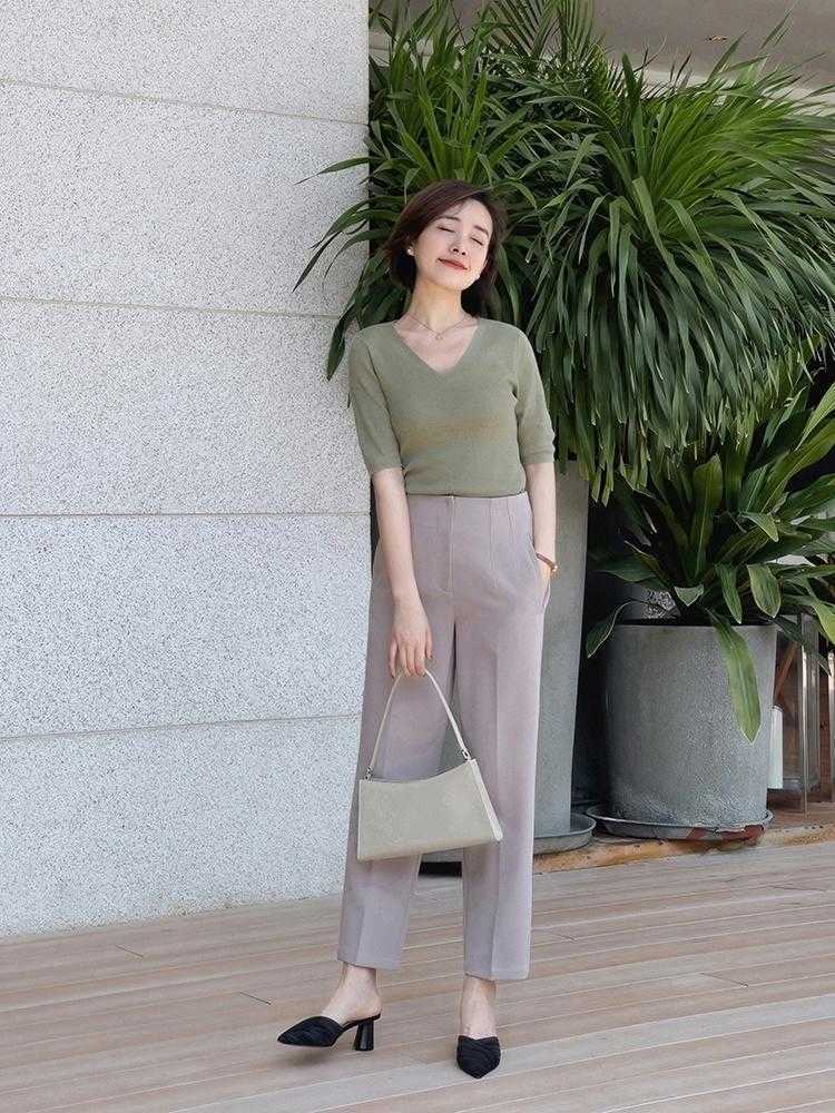 针织衫|过了50岁+的女人怎么穿?学会这几个搭配要点,让你减龄又时髦