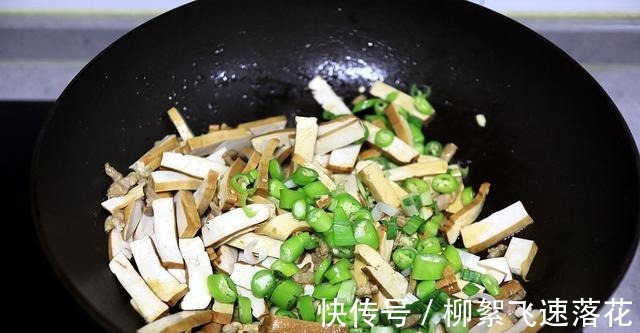 肉丝|香辣豆腐炒肉丝,又软又嫩,弹性十足,味道浓郁倍儿下饭!