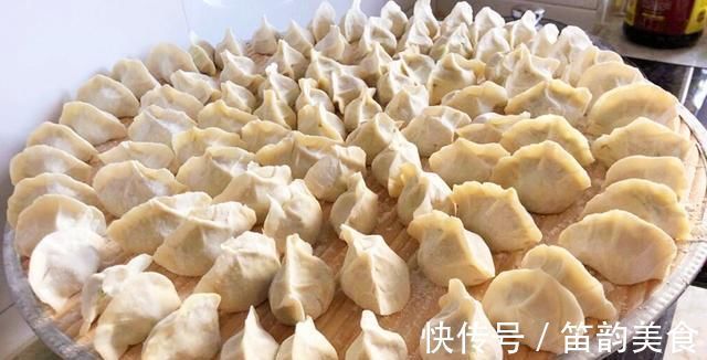 包饺子|三伏天包饺子,韭菜芹菜靠边站,它1元1斤,鲜香多汁,全家都爱吃