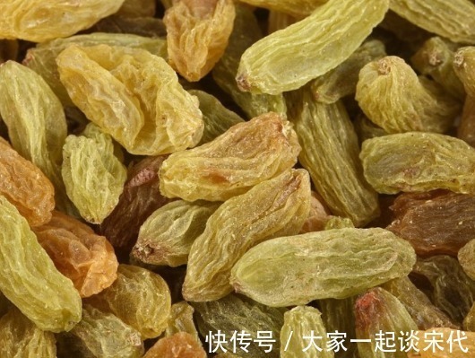 柠檬水|葡萄干和它一起泡,每天喝一杯,睡眠好了,气血足了,皮肤更红润