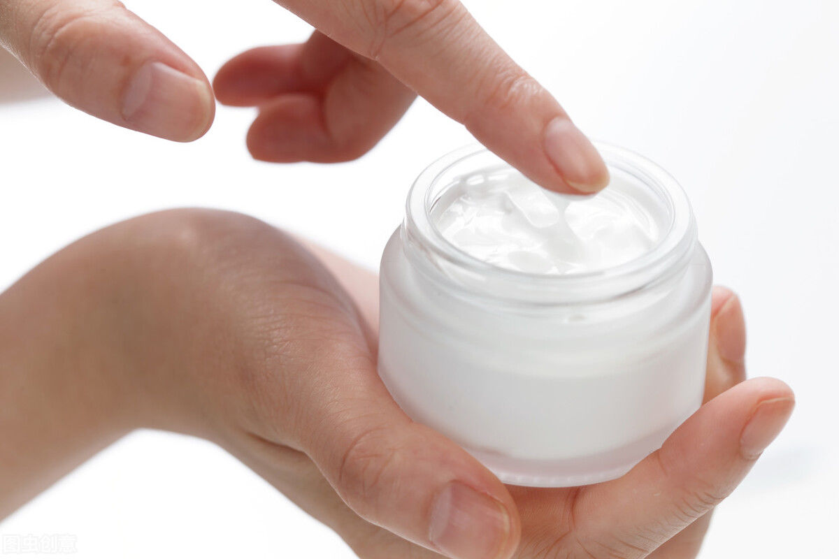 网红摘下口罩，不忍直视，浙二专家说：这样用护肤品，真的会烂脸