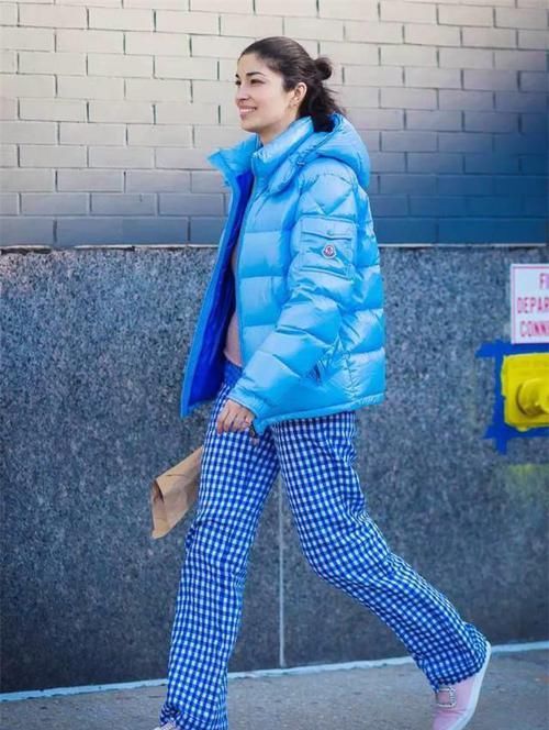 不管大衣还是棉袄，尽量避开这3个颜色，另外2种更高级，时髦百搭