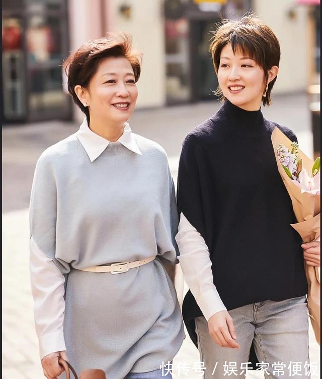 针织开衫 这才是五六十岁女人该有的打扮!她的减龄穿搭,优雅时髦又舒心!