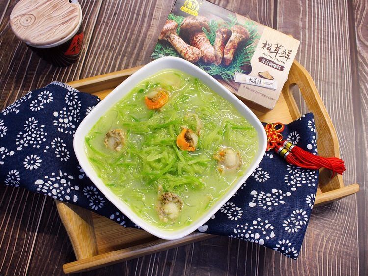 扇贝加萝卜，鲜上加鲜的靓汤，天冷喝一碗，暖身暖胃