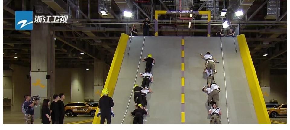 b《跑男》即将收官，伐木累竟又现穿帮失误，只因baby这一镜头