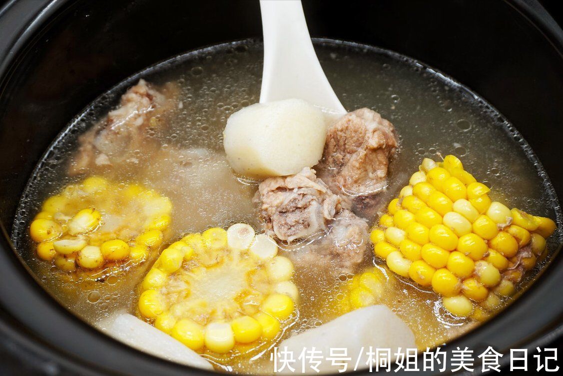 秘诀|炖大骨头汤,直接焯水是错的,大厨教你不外传秘诀,骨汤浓白好喝