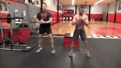 下肢|不会练腿的看过来,杠铃深蹲值得学习,练出强悍双腿