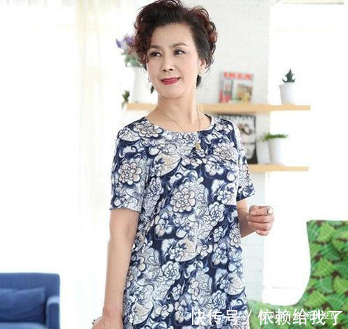 老年人 六十岁以上的女人适合什么发型做发型时应该注意哪些细节