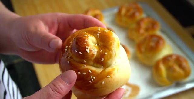 学会这样做面包，再也不用出去买着吃了，喜欢赶紧收藏起来吧