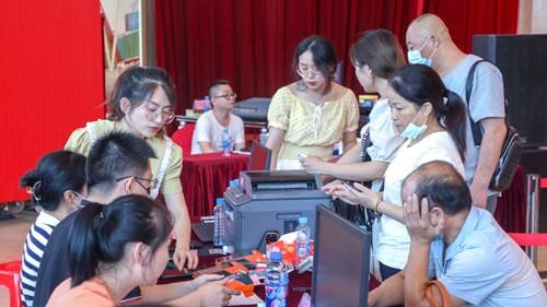 商户们|把生意做好自觉维护市场秩序 新洪大多数商户拥护租金缴纳机制