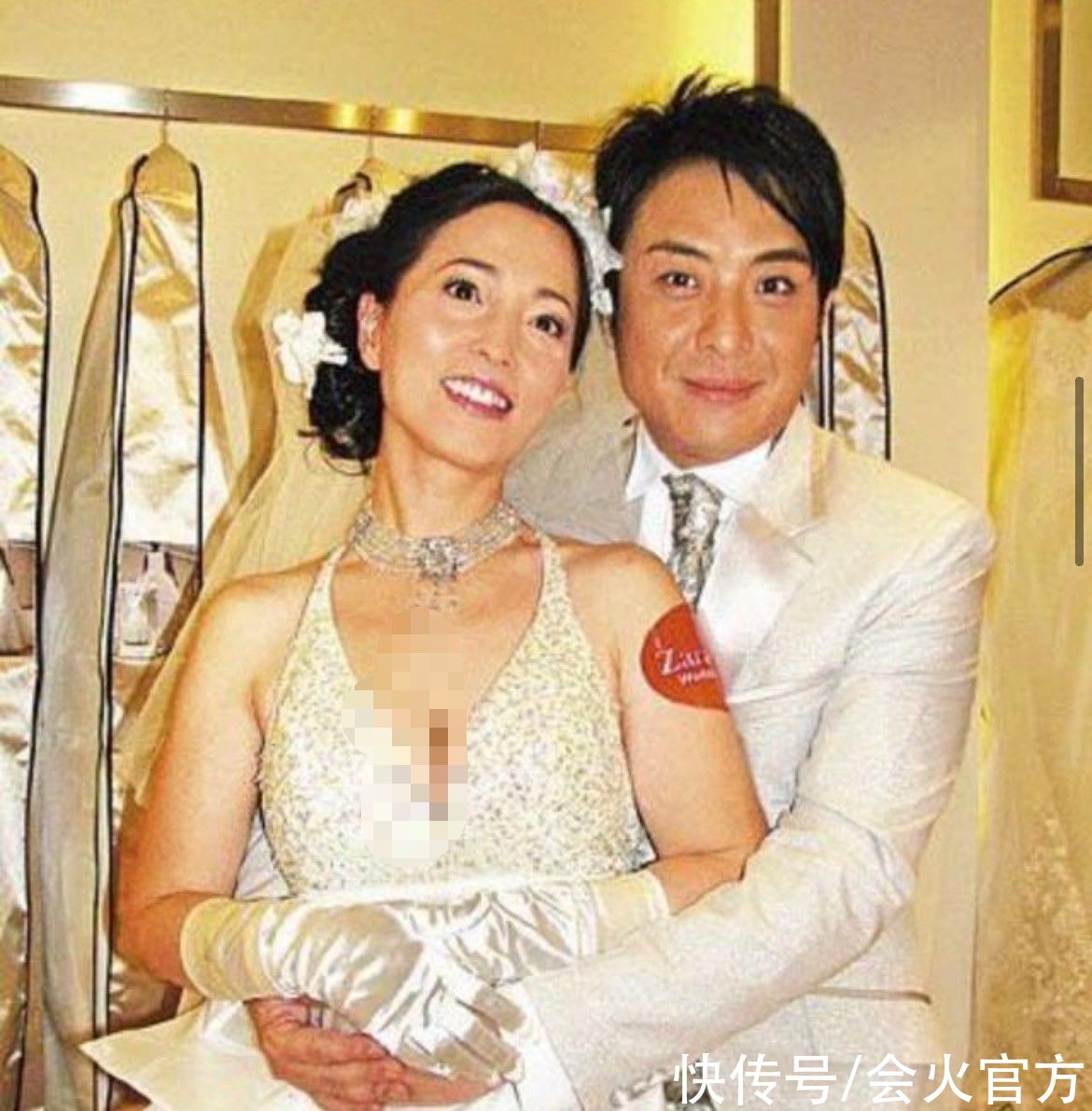 石榴姐|“石榴姐”现身乡村务农,墙上满是烟灰污垢,身价过亿生活仍节俭