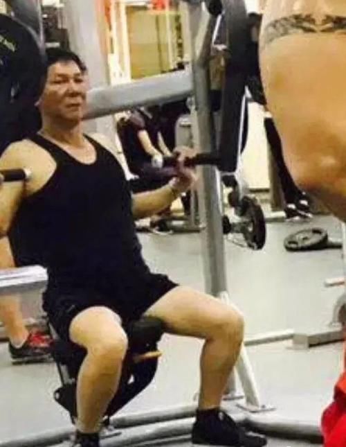 跑步机|你在健身房最真实的样子，被我拍到了！