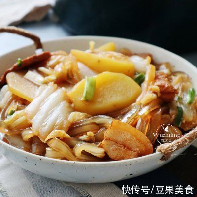 「猪肉白菜炖粉条」天寒手脚凉,全家都爱这道菜,暖身暖胃