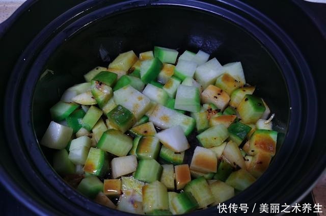 中年|秋天吃它“赛人参”,只要1块钱一斤,简单一焖比吃肉还过瘾!