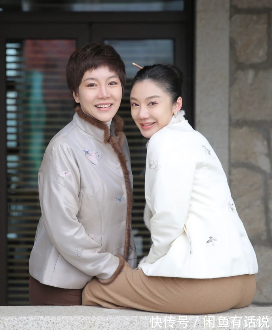 元素 被新中式穿搭圈粉了,50岁妈妈贵气,30岁女儿优雅,照着穿就很美