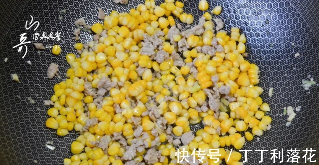 跟着我一起|玉米早餐饼简单的新做法，饱腹抗饿好吃不发胖，减脂塑身就吃！