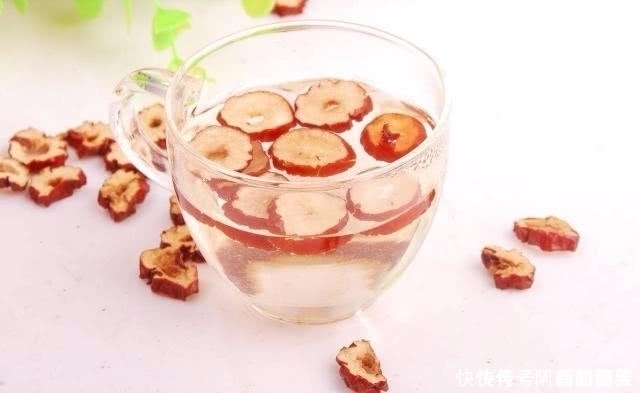 每天喝一杯“山楂泡水”,身體會怎樣?可能帶給你4個“益處”