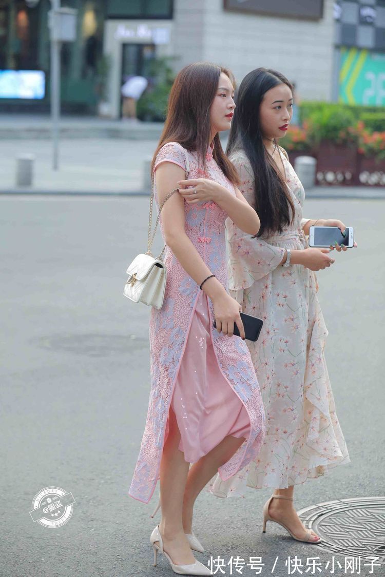 装扮 动人心扉的连衣裙装扮增添沉稳气质,想说不爱它都难,淡雅大方