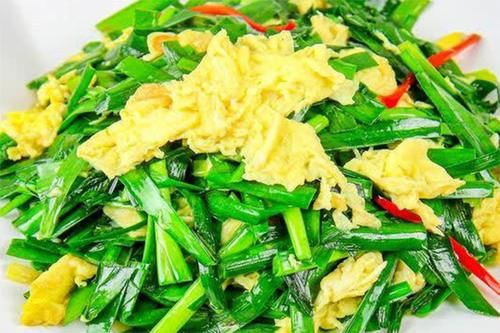 美容養顏|常吃韭菜好處多，補腎壯腰，美容養顏防癌癥，但3類人吃了反傷身