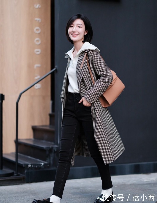 紧身裤|收起你的卫衣!瞧今年早春流行的“长风衣”,这样搭配回头率100%