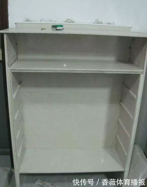 瓷砖|婆婆在客厅用瓷砖做了个鞋柜,完工后效果非常好,上门的人多