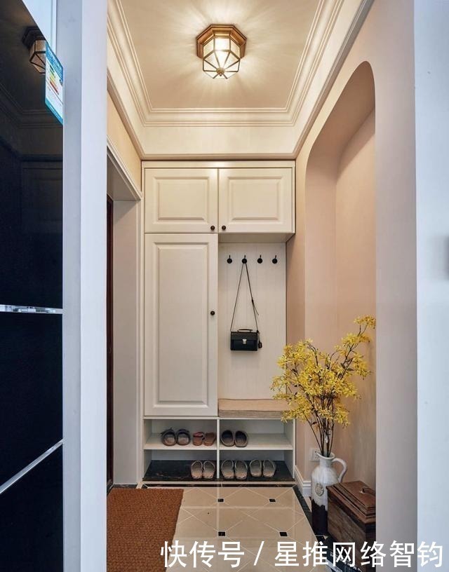 实用|原来的玄关设计已经过时了,现在人们都这么装,玄关+鞋凳,实用
