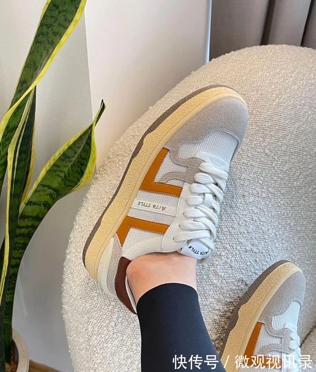 运动鞋 小白鞋失宠了!这双“ 初恋鞋 ”,太时髦!