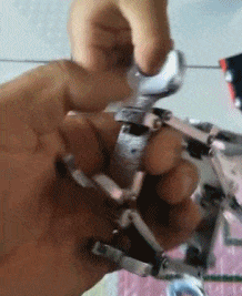 |搞笑gif:阿姨,你啥时候变得身轻如燕了,平时不是这样的啊