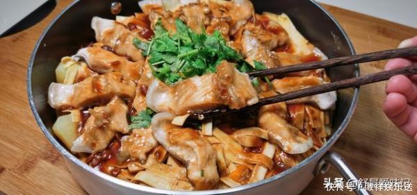 新手|焖锅外面吃一次要300,在家自己做100块就搞定,厨房新手也能做好