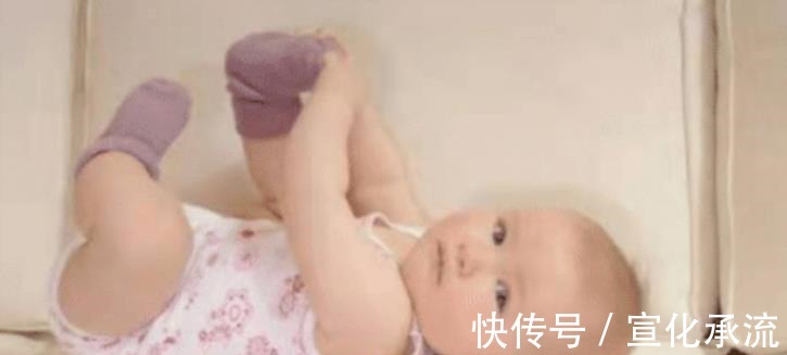 孩子|不要小看婴儿蹬腿的动作,这是孩子在传递信息,父母要及时掌握