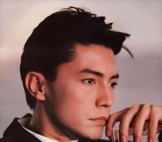 上海1920|亚洲第一美男尊龙:18岁独闯好莱坞成巨星,因自卑不婚孤独